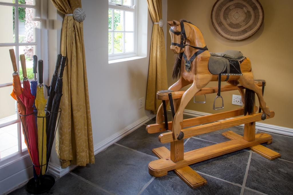 Somerset Villa Guesthouse サマーセット・ウェスト エクステリア 写真