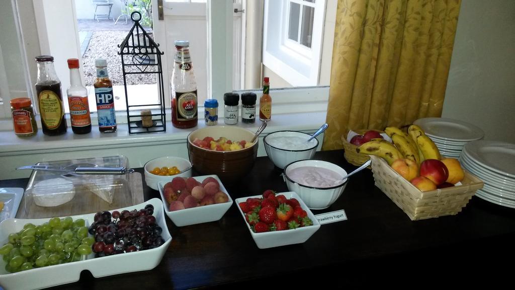 Somerset Villa Guesthouse サマーセット・ウェスト エクステリア 写真